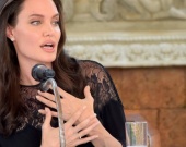 Джоли призналась, что снова хочет стать такой, какой была до брака с Питтом