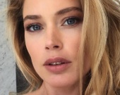 Даутцен Крус поделилась соблазнительными снимками