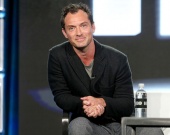 Пришедшего инкогнито в кино Джуда Лоу приняли за преступника