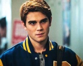 Звезда "Ривердейла" заснул за рулем и попал в аварию