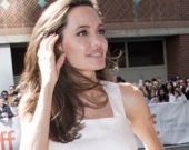 Анджелина Джоли: секреты сияющей кожи