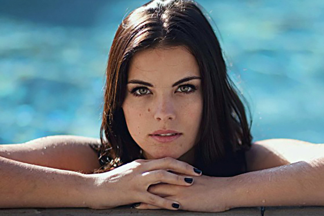 Джейми Александр - Биография