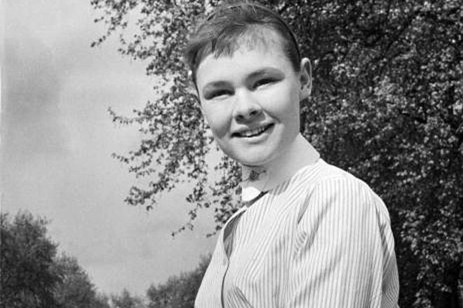 Джуди Денч - Биография