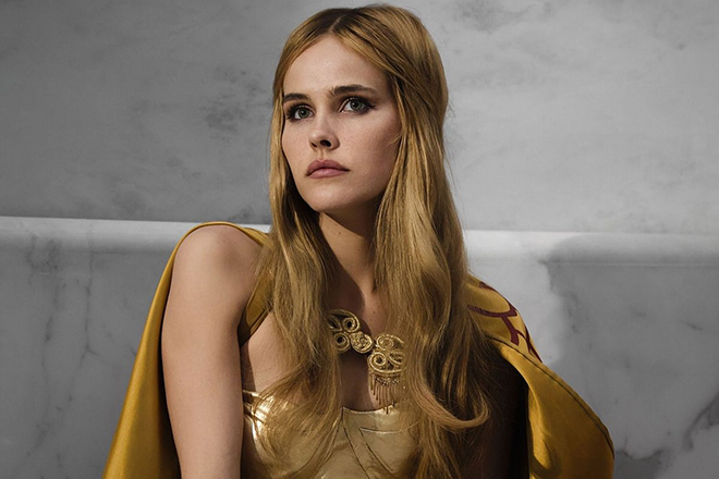 Изабель Лукас - Биография