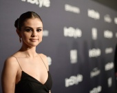 Селена Гомес похвасталась стройной фигурой после операции