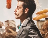 Новые фото Рами Малека со съемок фильма о Queen