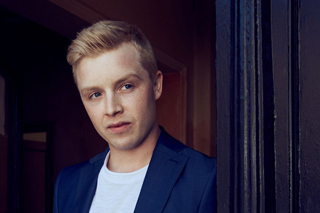 Ноэль Фишер - Биография