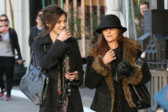 Индиа Айсли - Биография