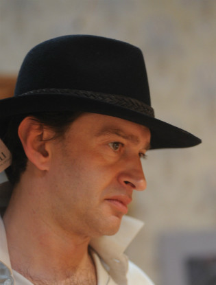 8 знаменитых актеров, которые скрыли штамп в паспорте - Новости кино.