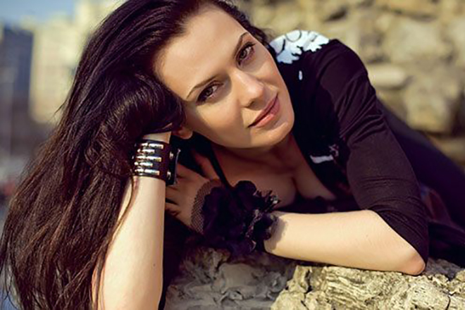 Тара Амирханова - Биография