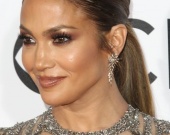 Дженнифер Лопес снялась в фотосессии для бренда одежды