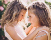 Вера Брежнева опубликовала фото с близкими людьми