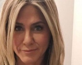 Визажист Дженнифер Энистон поделилась новым снимком актрисы