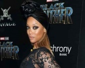 Тайра Бэнкс впечатлила фигурой в прозрачном платье