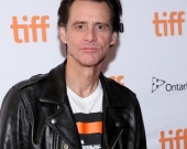 Джим Керри пугает странным поведением