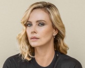 Шарлиз Терон заявила, что слишком стара для "девушки Бонда"