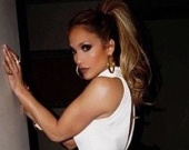 Дженнифер Лопес похвасталась спортивным телом