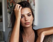 Появилось первое фото Эмили Ратаковски с мужем после свадьбы