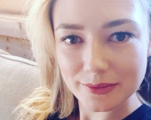 Оксана Акиньшина показала роскошную фигуру в купальнике