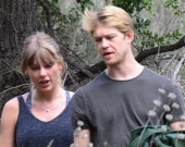 Тейлор Свифт и Джо Элвин отправились в поход