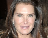 Брук Шилдс восхитила поклонников фигурой в бикини