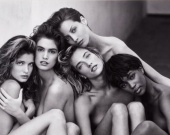 Обнаженные фото звезд выставили на продажу