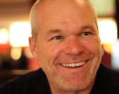 Худший режиссер в истории угрожает судом Warner Bros.