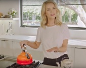 Роузи Хантингтон-Уайтли показала свой особняк в Беверли-Хиллз