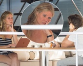 Гвинет Пэлтроу отдыхает с Брэдом Фэлчаком на яхте в Италии