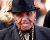 Умер отец Майкла Джексона