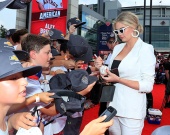 Кейт Аптон впервые появилась на публике после объявления о беременности