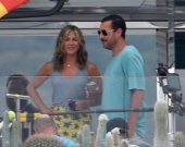 Дженнифер Энистон, Люк Эванс и Адам Сэндлер на съемках фильма в Италии