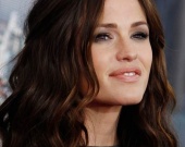 Дженнифер Гарнер на новом постере Peppermint