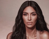 Ким Кардашьян показала тонкую талию в бикини