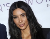 Ким Кардашьян выставила провокативное фото в лепестках