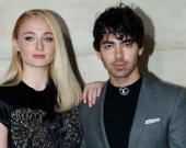 Софи Тернер впервые вышла в свет со своим женихом