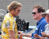 Брэда Питта сфотографировали на съемочной площадке с Тарантино