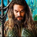 Постер «Аквамена» с Джейсоном Момоа в каноническом костюме