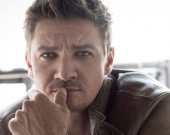 Джереми Реннер арендовал дорогой вертолёт