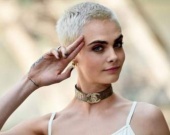 Кара Делевинь стала звездой на свадьбе принцессы Евгении