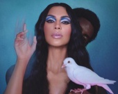 Ким Кардашьян снялась в рекламе косметики с младшей дочерью