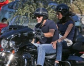 Джордж Клуни отказался от мотоцикла в пользу благотворительности