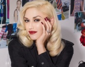 Гвен Стефани блистала в замшевых ботфортах и джинсовом мини