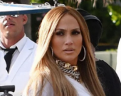 Дженнифер Лопес надела провокационный наряд от украинского дизайнера