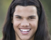 Тэйлор Лотнер постибался над своей прической в "Сумерках"