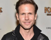 Мэттью Дэвис женился