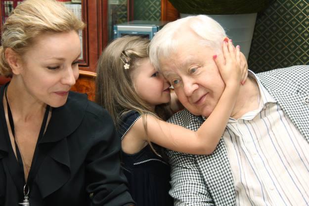 Марина Зудина рассказала, как живет после смерти отца 13-летняя Маша Табакова - «Новости шоубизнеса»