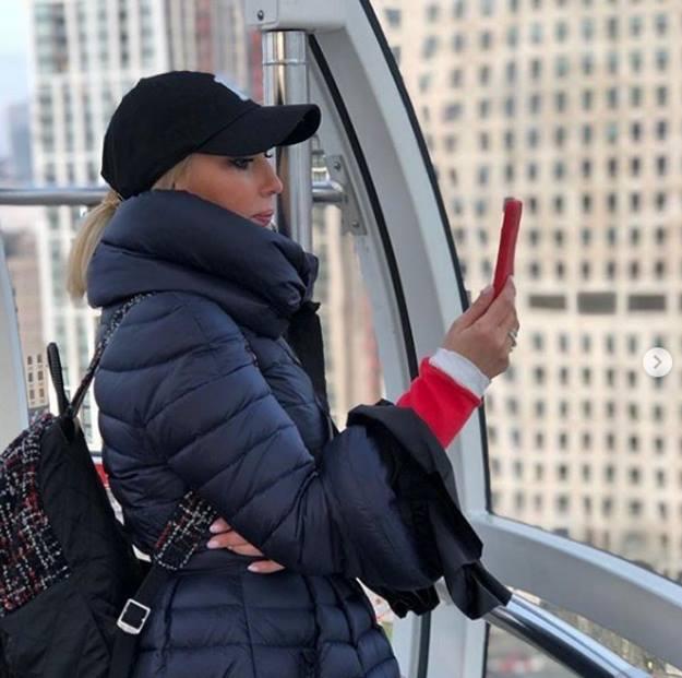 «Чем бы дитя не баловалось»: 47-летняя Кудрявцева прокатилась на карусели в Лондоне - «Новости шоубизнеса»