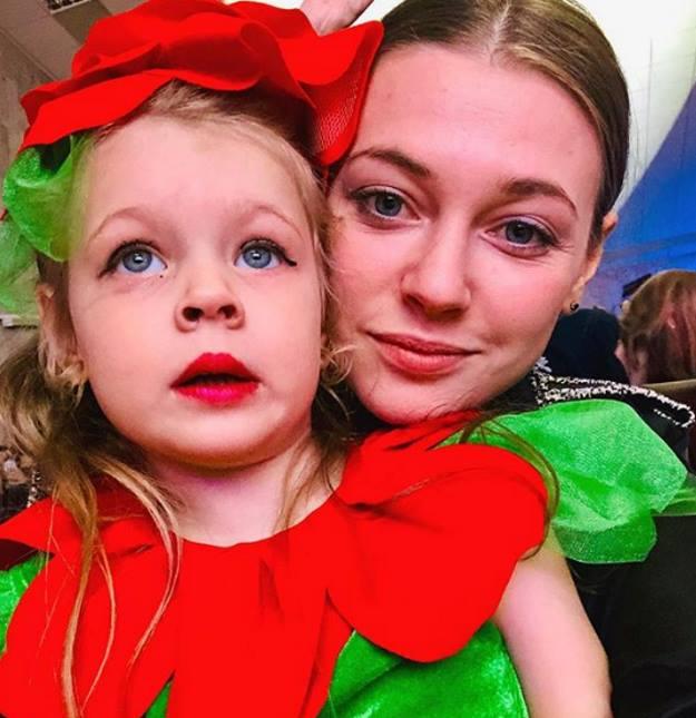 Из Турции в Москву: Никифорова из сериала «Султан моего сердца» поучаствовала в детском утреннике - «Новости шоубизнеса»