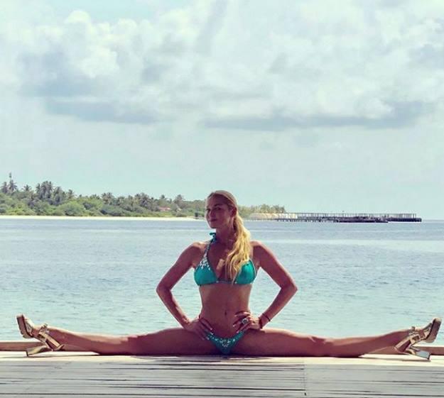 Волочкова в бикини захотела шпагатом измерить длину острова - «Новости шоубизнеса»